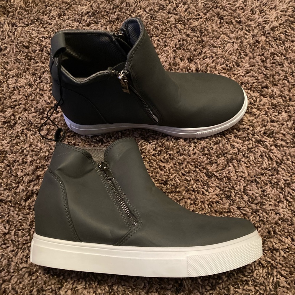 Blue Suede Shoes - Picture 2 of 3